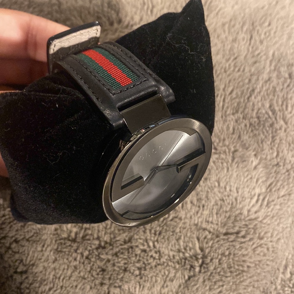 Men’s Gucci Watch - Picture 2 of 3